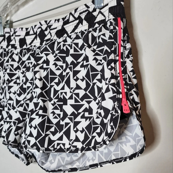 Lorna Jane running shorts. Pink side zippers. Built in shorts. Size XS. - Picture 7 of 11